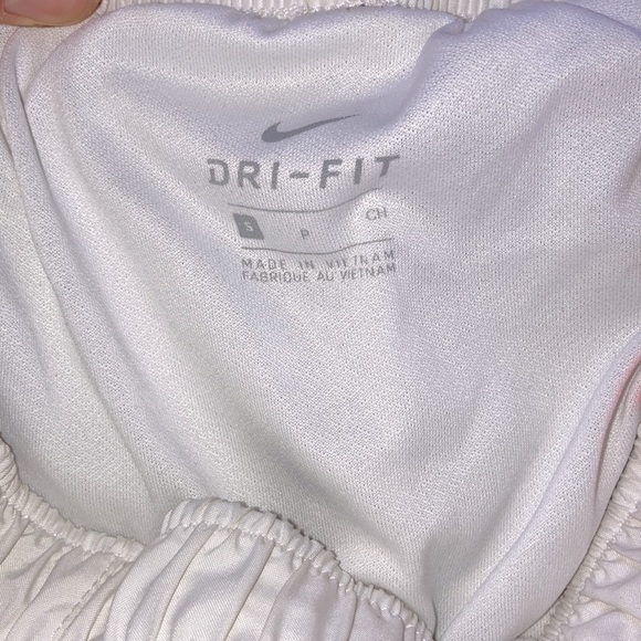Small/Petite Nike women’s shorts - Picture 3 of 3